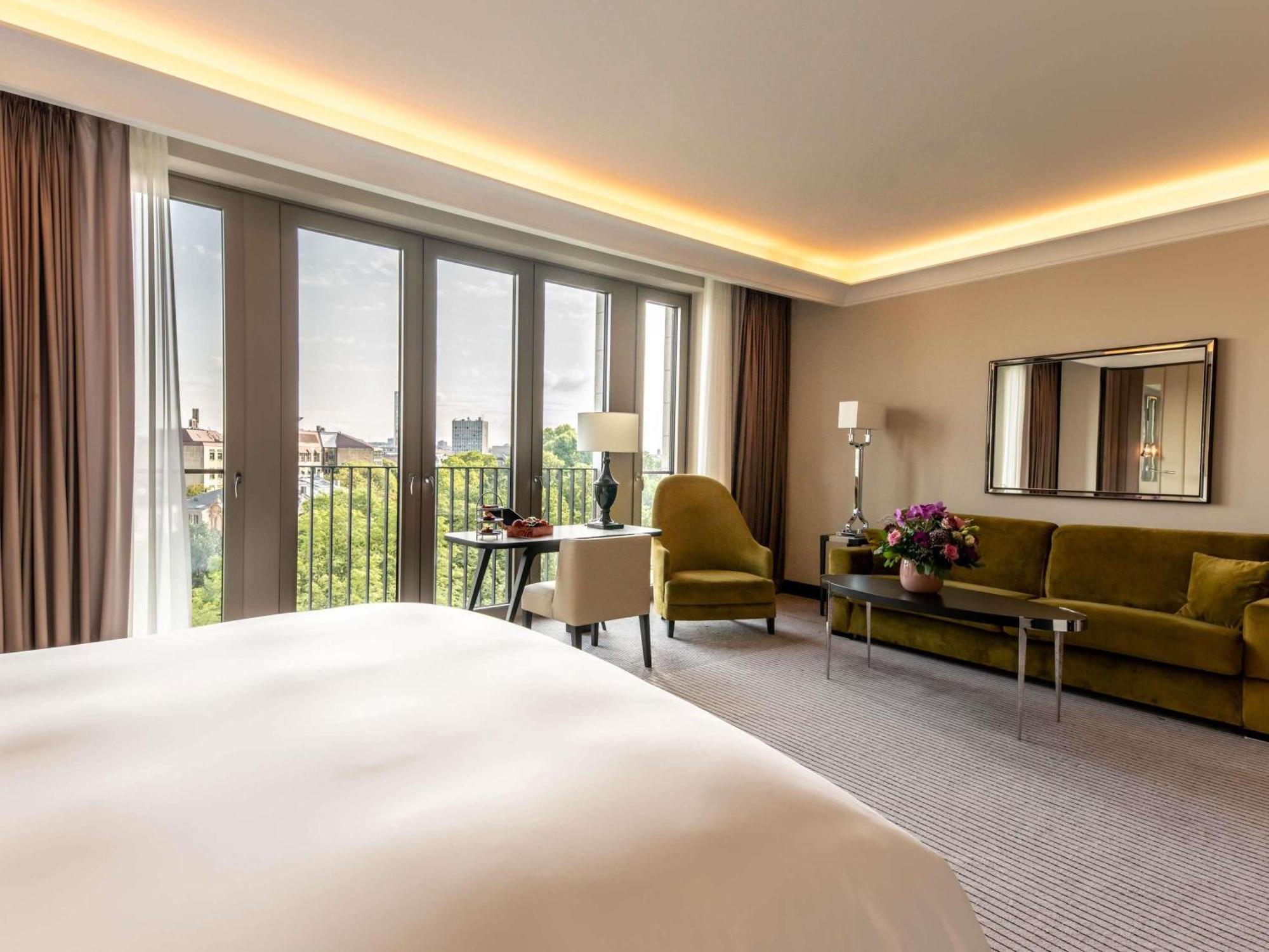 Junior King Suite - Non-Smoking,1717118168:JPEG